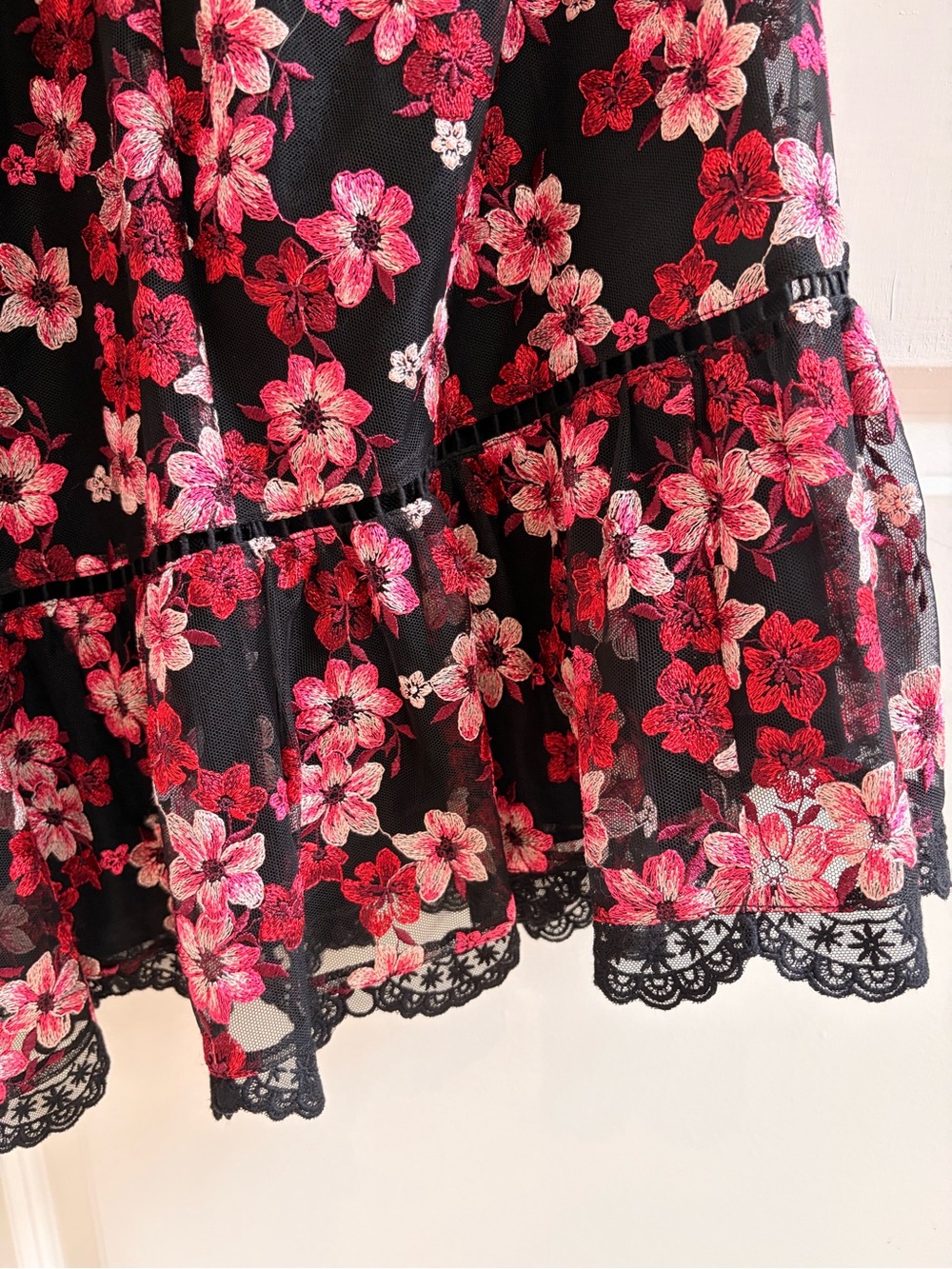 ♠️ Kate Spade Embroidered Floral Mini Dress Size 8 ♠️ - Picture 5 of 7